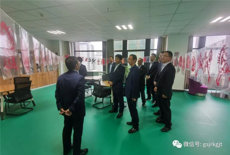 传承经典艺术 弘扬核心价值——尊时凯龙Z6定西担保举办员工剪纸展览活动